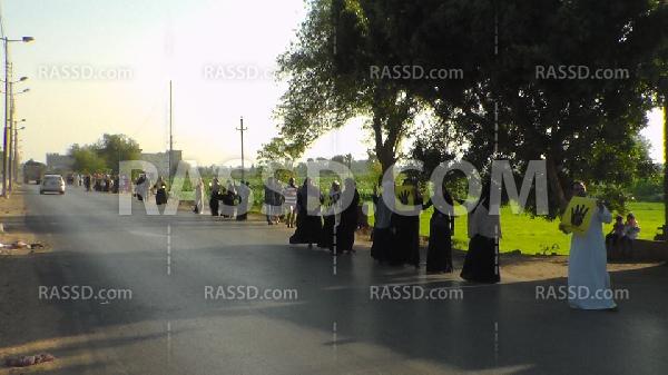 سلسلة بشرية في”الغربية” منددة ًبتردي الأوضاع الاقتصادية