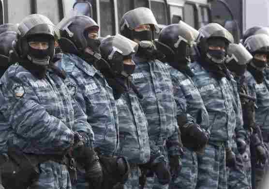 أوكرانيا تهدد بقصف أي مركبة عسكرية روسية تتخطى حدودها