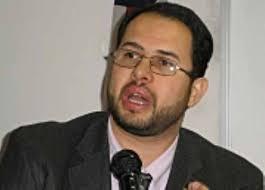 البيومى: السيسى يطالب الشعب بالتقشف ويقلد قادة الجيش المناصب