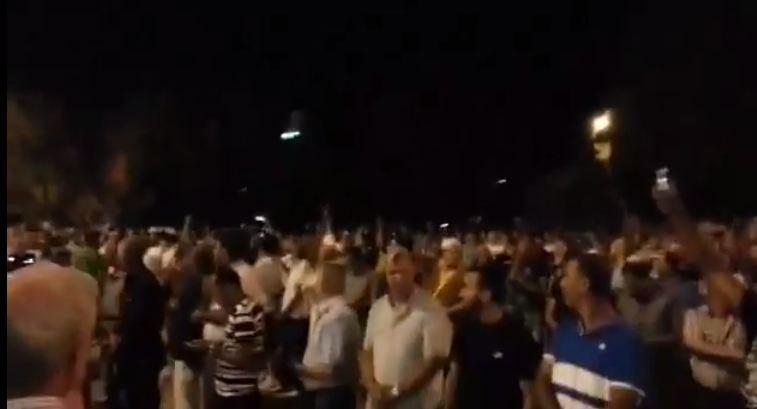 فيديو| المصلون بالأقصى يحتفلون لمشاهدة صواريخ المقاومة بالسماء