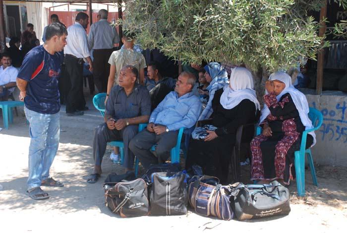 مشكلات إنسانية  في قطاع غزة  لإغلاق المعبر