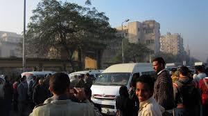 أهالي قرى كفر الشيخ يقطعون الطريق بعد رفض السائقين نقلهم