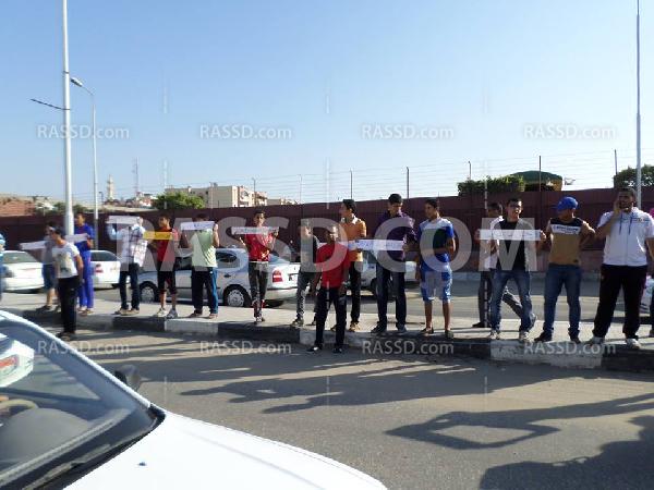 سلاسل بشرية بـ”بور سعيد” تنديدًا بغلاء الأسعار