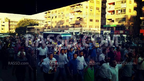 حرق أعلام أمريكا والكيان الصهيوني في مسيرة بـ”الهرم”