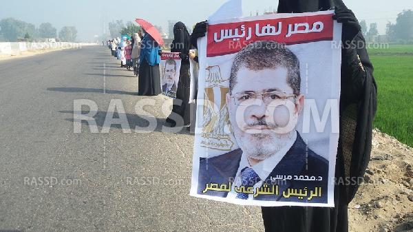 سلسة بشرية بكفر صقر تنديدًا بالاعتداء الصهيوني على غزة