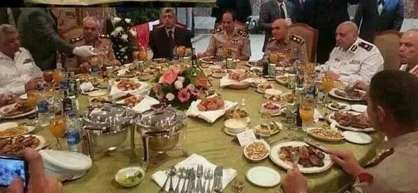 السيسي ميكس .. رفع معاش العسكريين وإلغاء تموين الغلابة