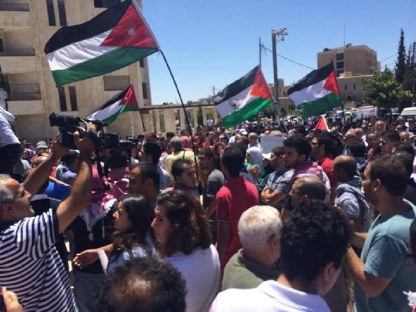 وقفة احتجاجية أمام سفارة الكيان الصهيوني في “بروكسل” نصرة لـ”غزة”