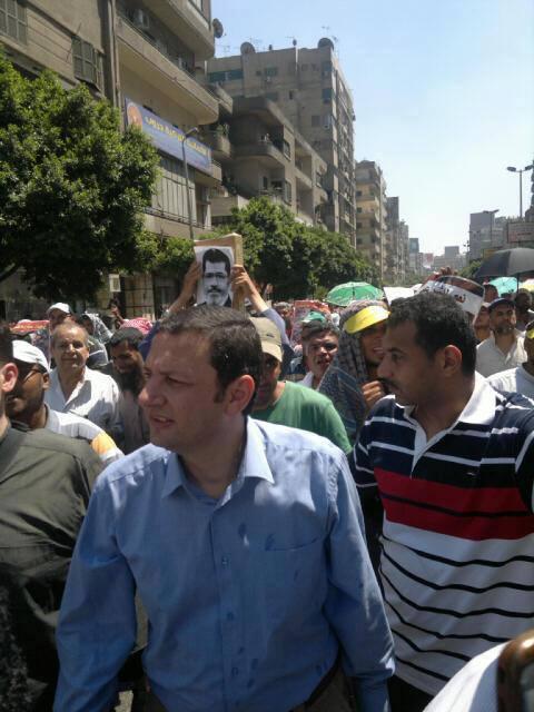 عشرات الآلاف ينطلقون في مسيرات إلى ميدان النهضة