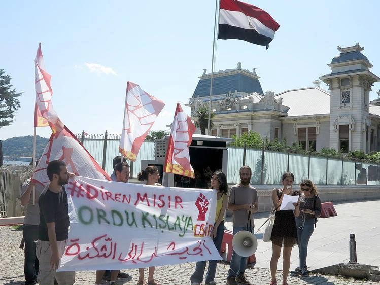 مظاهرة لحزب العمال الاشتراكي التركي تأييدا للرئيس الشرعي