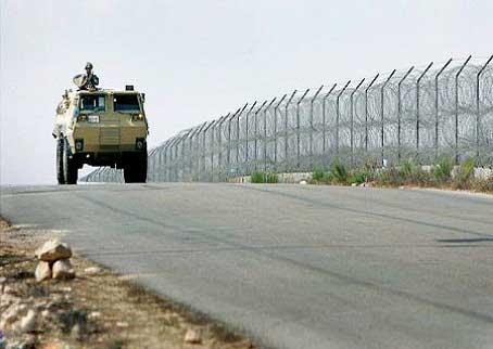 عاجل .. انفجار لغم أثناء مرور دورية للجيش بالشيخ زويد