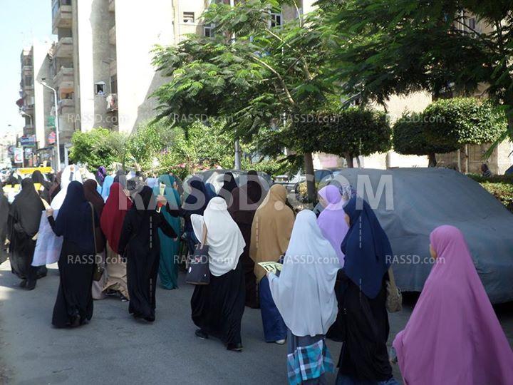 مسيرة لـ”نساء ضد الانقلاب” تنديدا باختطاف طفل بعد فشل اعتقال أخيه