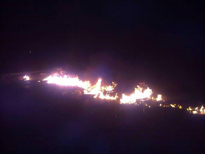 “ثعالب بنى سويف” يقطعون طريق بنى سويف ببا