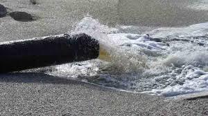 انقطاع المياه 20 ساعة بإدفو بسبب انفجار خط مياه الشرب