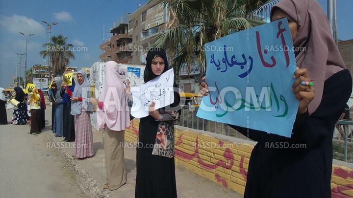 سلاسل بشرية لـ”بنات ضد الانقلاب” بالحسينية لنصرة غزة