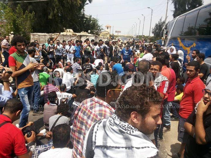 شباب قافلة غزة يعلنون الاعتصام حتى السماح لهم بالمرور