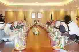 الكويت تسحب الجنسية من نواب سابقين وسط تحذيرات من التصعيد