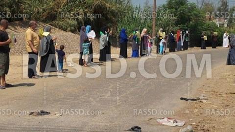 سلسلة بشرية لرافضي الانقلاب بـ”ميت غمر”