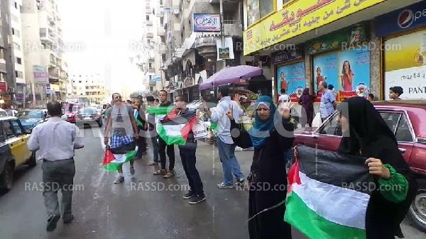 سلسلة بشرية لـ”شباب ضد الانقلاب” في “العصافرة”