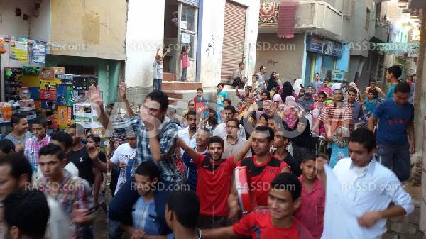 أهالي “أشمنت” في “بني سويف” يحتفلون بإخلاء سبيل طفل معتقل