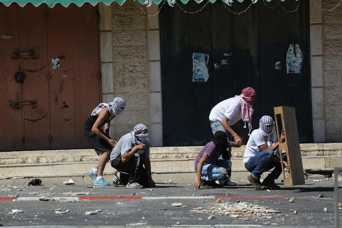 مواجهات بين شرطة الاحتلال وعدد من الفلسطينيين بالقدس