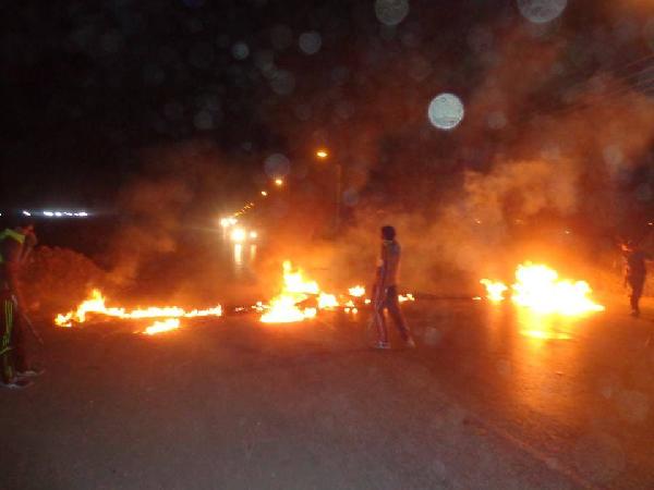 مجهولون يقطعون الطريق الزراعي في “بني سويف”