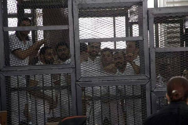 قاضي”غرفة عمليات رابعة” يرفع الجلسة لعدم سماع المتهمين