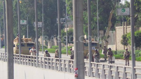 الجيش يغلق أحد الشوارع الفرعية بصلاح سالم