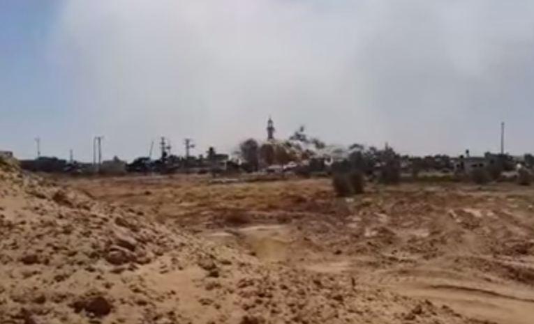 فيديو | الجنود اللحتلال يهللون بعد تفجيرهم لمسجد بـ”غزة”