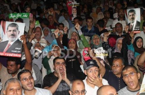 بلطجية يعتدون على أنصار مرسى بالمنشية ومحطة الرمل