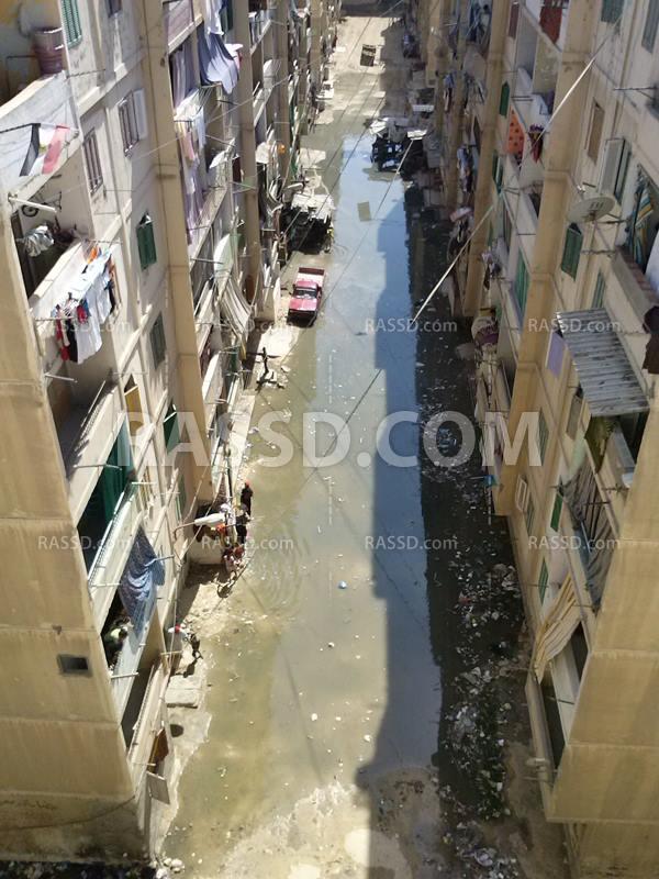 غرق شوارع الهانوفيل بالإسكندرية بمياه الصرف الصحي