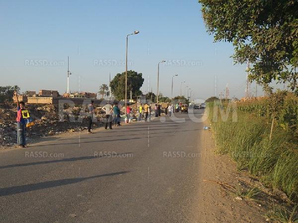 سلسلة بشرية ضد الانقلاب على طريق “أنشاص الرمل”بالشرقية