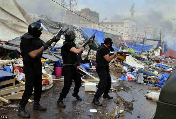 صحف: السيسي ومنصور وإبراهيم ثلاثي الفض والممرات لم تكن آمنة