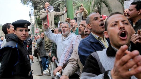 رئيس “وبريات سمنود” يتقدم باستقاله بعد فشله في حل أزمة العمال