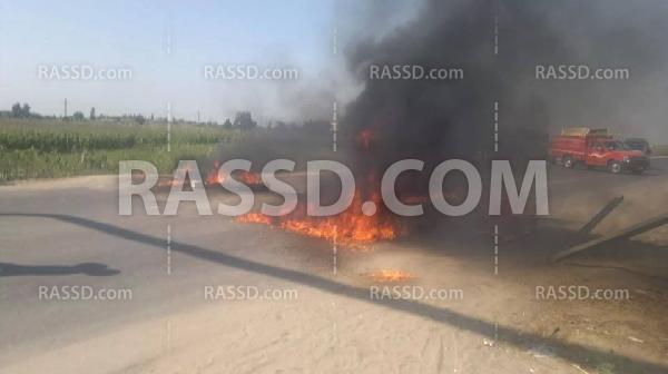 أهالي “الحوش” يقطعون طريق”دمنهور” تنديدًا بالانقلاب