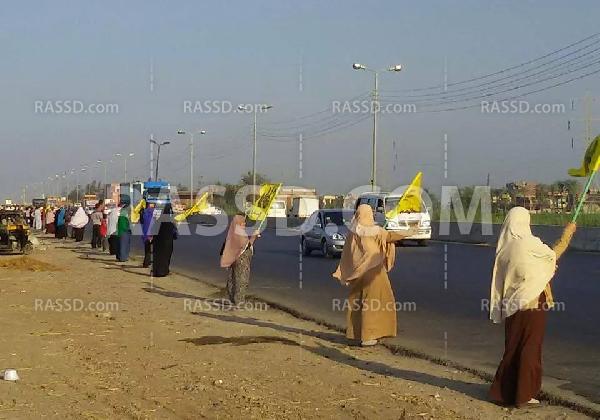 سلسلة بشرية لـ”نساء ضد الانقلاب” بـ”أبو حمص” في البحيرة