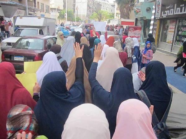 مسيرة لـ «نساء ضد الانقلاب» بدمياط فى ذكرى «مذبحة رمسيس»