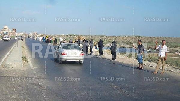 سلسلة بشرية على رافد الطريق الدولي بـ”كفر الشيخ”