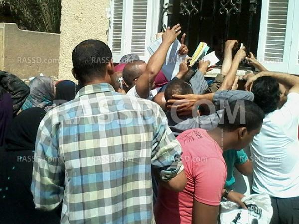 مشاجرات بالأيدي أمام مكتب تموين كرداسة بسبب الخبز