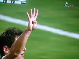 فيديو..تحية رابعة تسكن قلوب الأتراك