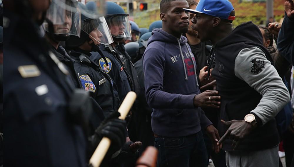 بالفيديو.. احتجاجات جديدة في أمريكا بسبب مقتل شاب أسود على يد شرطي