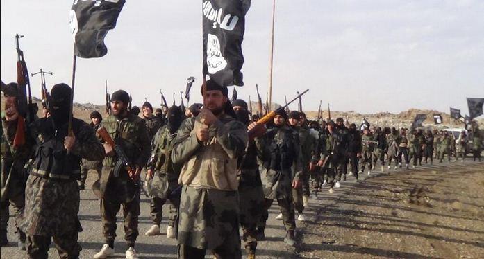 رويترز: إنضمام 6000 شاب لـ”داعش” الشهر الماضي فقط