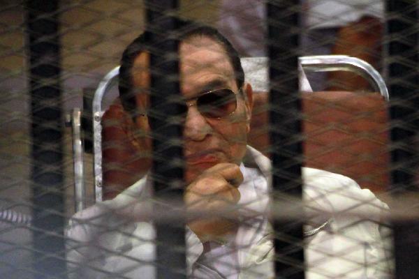 مطالب بمحاكمة مبارك وزوجته بتهمة الخيانة العظمى