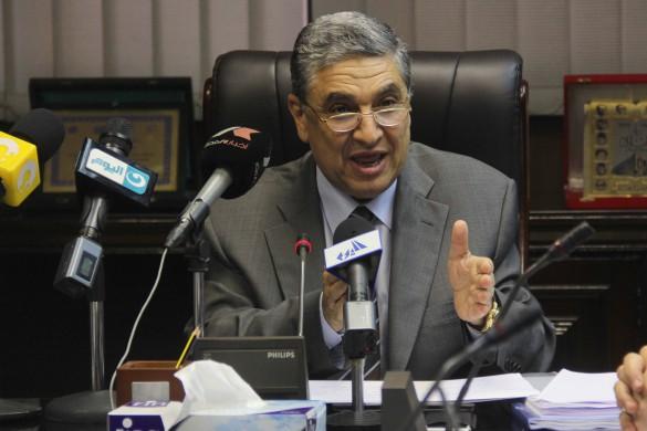 فيديو | جار لوزير الكهرباء: “لو اشتكيت هدخل السجن”