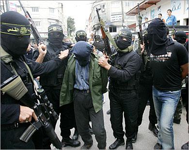 المقاومة تعدم 4 متهمين بالتخابر بغزة