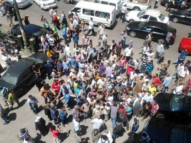 تظاهرة لعشرات الباعة الجائلين أمام القضاء العالي