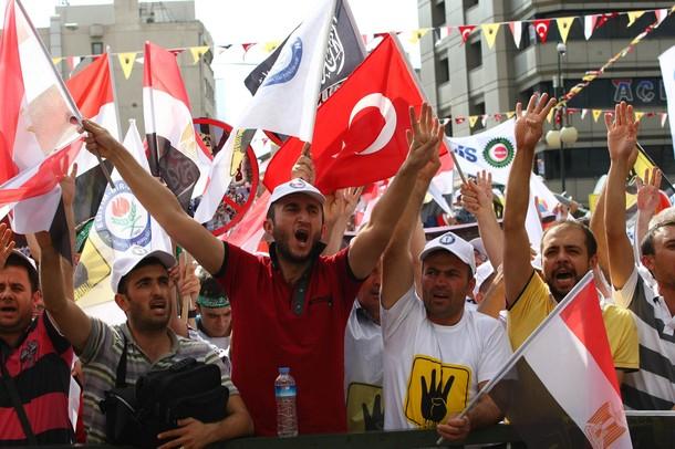 الأتراك يواصلون مظاهراتهم الحاشدة ضد الانقلاب