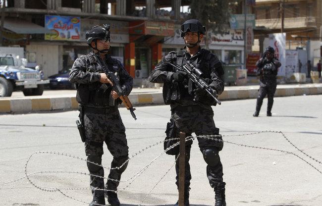 القبض على 8 سعوديين بتهمة “التغرير بصغار السن”