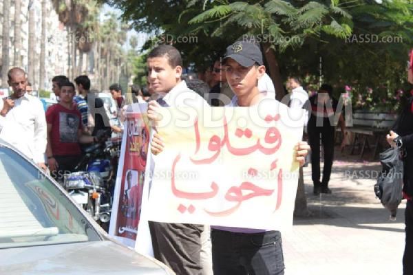 “طلاب ضد الانقلاب” ينظمون سلسلة بشرية أمام جامعة المنصورة