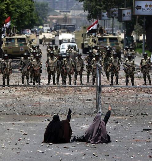 الحرائر ينتفضن لاعتقال الفتيات في منتصف الليل