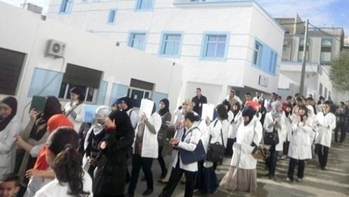 وقفة لخريجي معاهد التمريض الخاصة للمطالبة بإلحاقهم بـ”الحكومية”